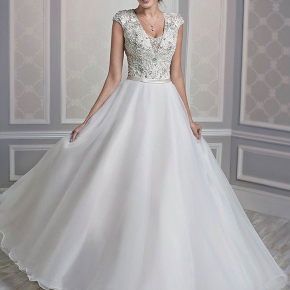 Stunning Aline Wedding Dress, Plunging Neck Open Back Blush Ballgown Keyhole - Picture 2 of 16